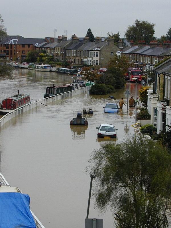Riverside, emergency services setting up pumps, Cambridge, England
