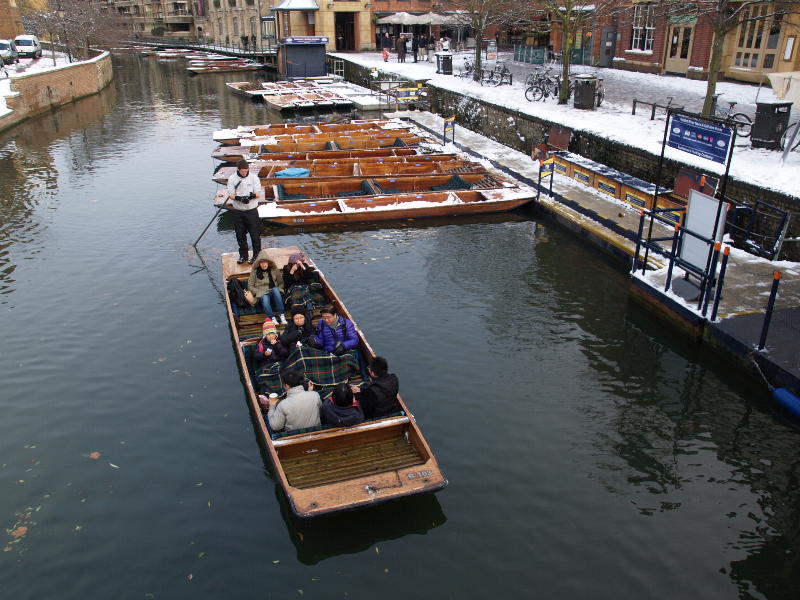 tourists in punt, Quayside, Cambridge, England