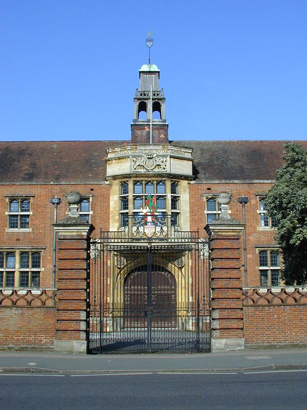 Leys School: Trumpington Road: King George the Fifth gateway (Aston Webb)