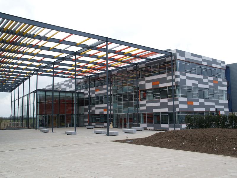 university: JJ Thomson Avenue: Hauser Forum (Entrepreneurship Centre and Cafe Atrium) (Wilkinson Eyre Architects, SMC Covell Matthews)