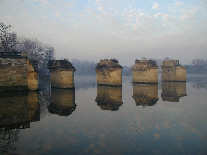 Poissy, France: old bridge ('vieux pont', 'pont ancien')