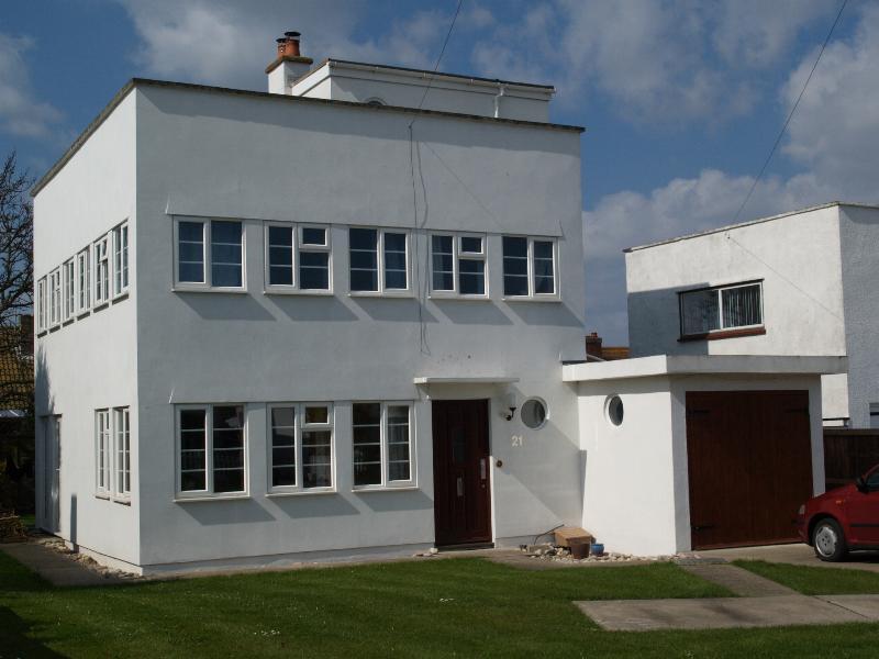 Frinton-on-Sea, England: Easton Way: 21 (1935-1938, Marshall Sisson)
