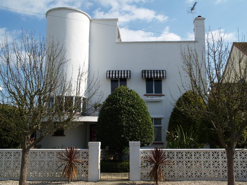 Frinton-on-Sea, England: Easton Way: 10 (1935-1938, R.A. Duncan)