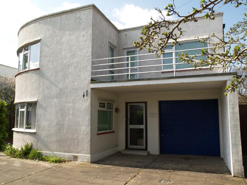 Frinton-on-Sea, England: Quendon Way: 57, Sunnyholme (1935-1938, Oliver Hill)