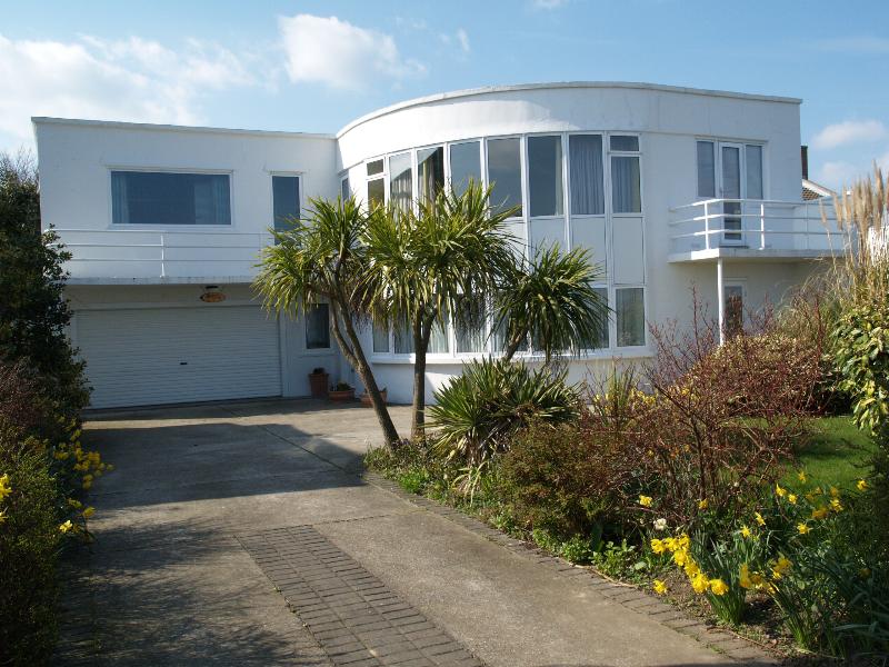 Frinton-on-Sea, England: Cliff Way: 4, Melody (1935-1938, R.J. Page)