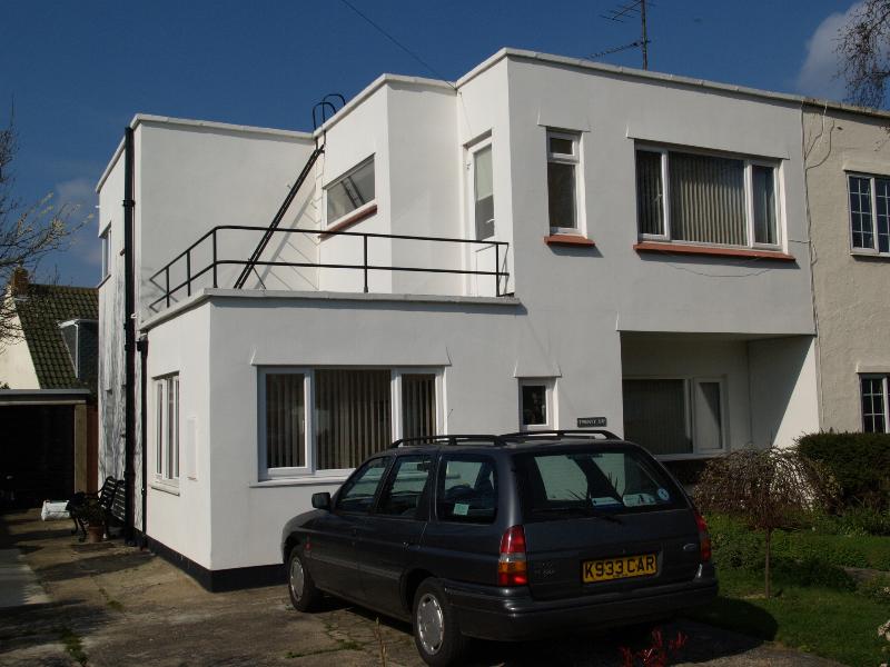 Frinton-on-Sea, England: Waltham Way: 26, Dunedin (1935-1938, J.T. Shelton)