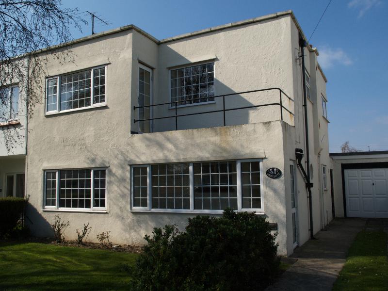 Frinton-on-Sea, England: Waltham Way: 24, Highcliffe (1935-1938, J.T. Shelton)