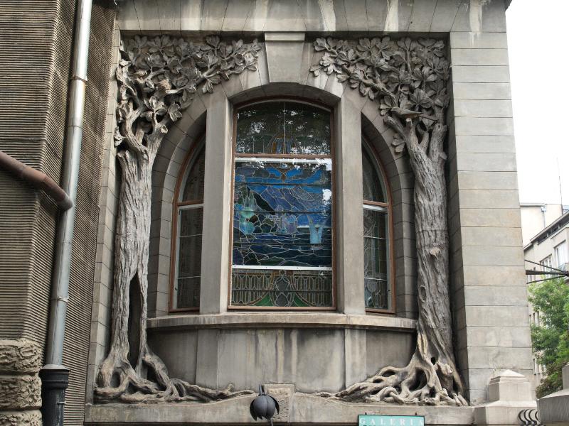 Lodz, Poland: Leopold Kindermann Villa (ulica Wolczanska 31): window (1902-1903, architect Gustav Landau-Gutenteger)