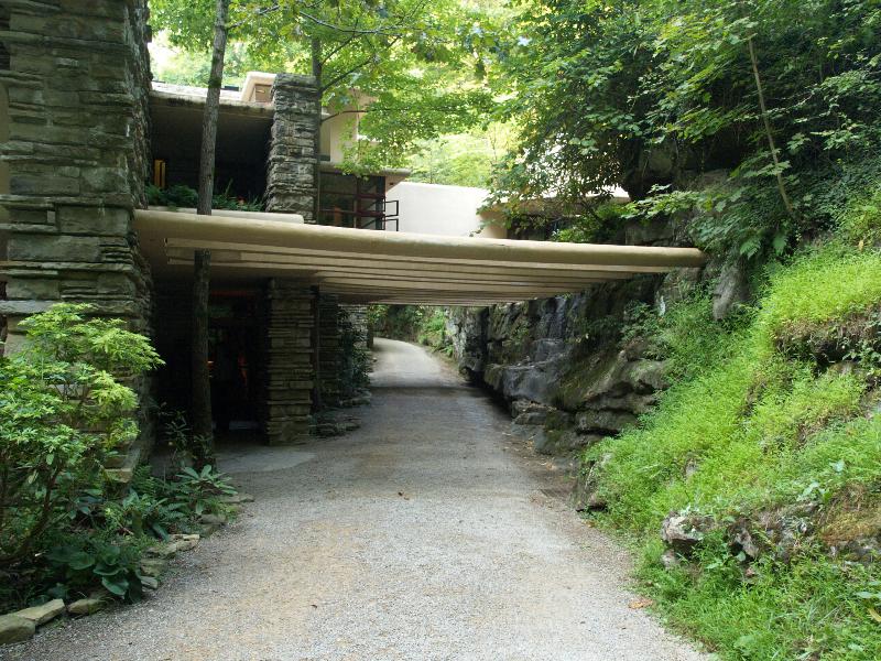 Mill Run, Pennsylvania (PA): Fallingwater (Kaufmann House): entrance, driveway and trellis (1935-1937, architect Frank Lloyd Wright)