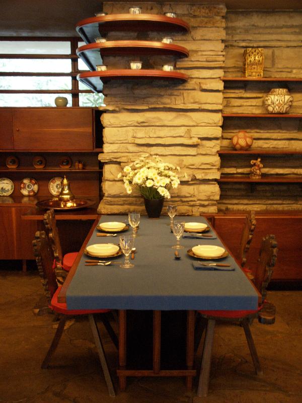 Mill Run, Pennsylvania (PA): Fallingwater (Kaufmann House): dining table (1935-1937, architect Frank Lloyd Wright)