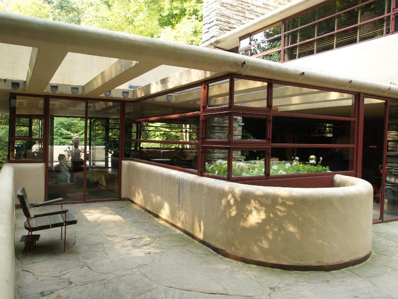 Mill Run, Pennsylvania (PA): Fallingwater (Kaufmann House): living room east terrace (1935-1937, architect Frank Lloyd Wright)