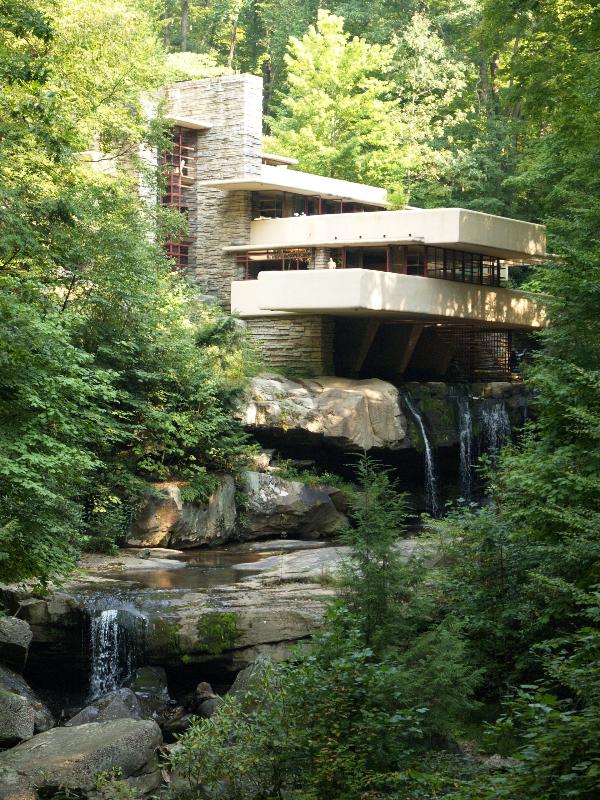 Mill Run, Pennsylvania (PA): Fallingwater (Kaufmann House): standard view (1935-1937, architect Frank Lloyd Wright)