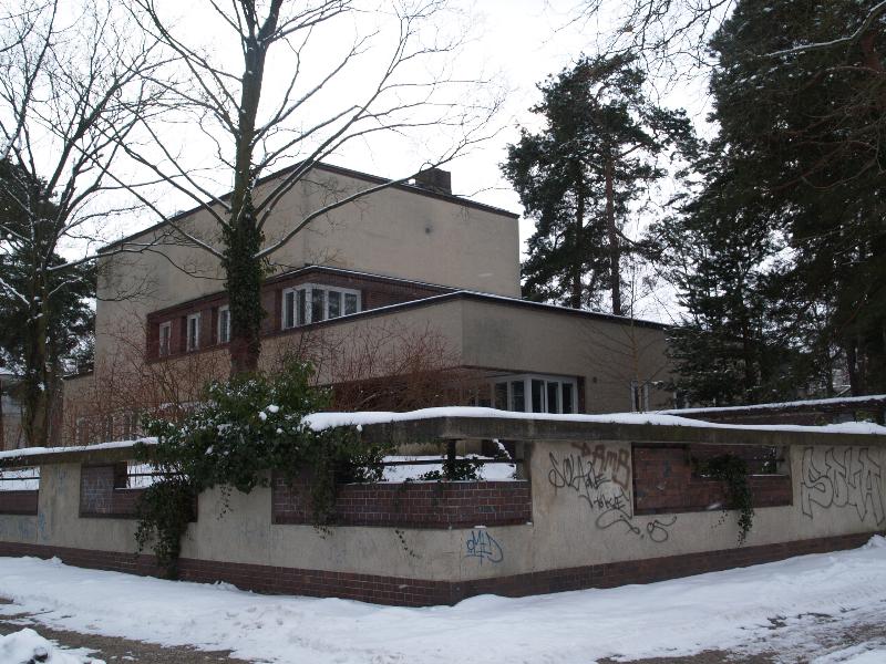 Berlin, Germany: Heerstrasse 107 (Sternefeld Villa): view (1923-1924, architect Erich Mendelsohn)