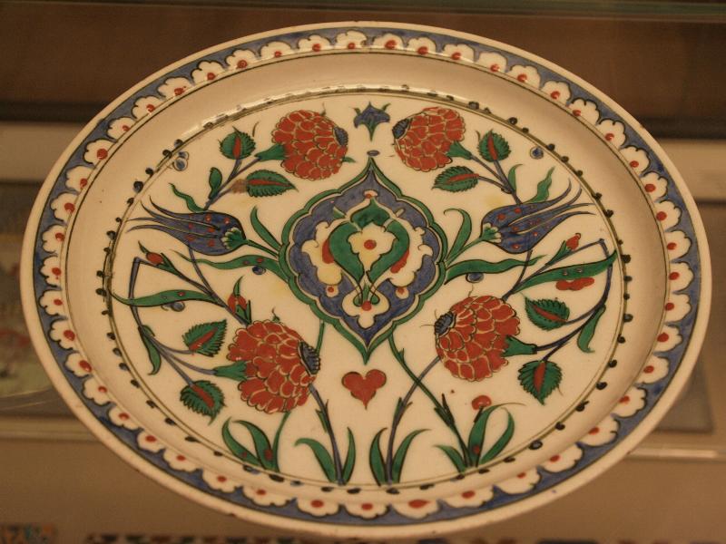 London, England: British Museum: Iznik plate (16th century, Turkey)