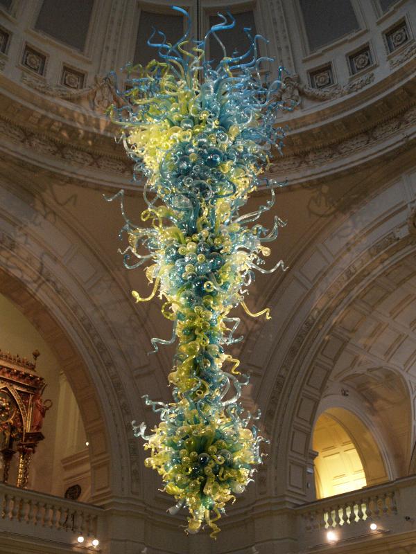 London, England: Victoria and Albert Museum: rotunda chandelier (2001, Dale Chihuly)