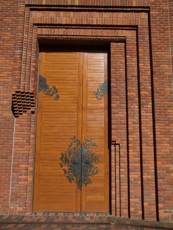 Cambridge, England: Robinson College: chapel door (c1980, J Steiger)