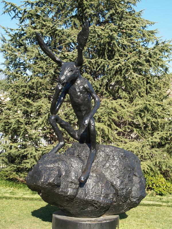 Washington, DC: National Gallery of Art Sculpture Garden (Constitution Avenue NW): Thinker on a Rock (1997, Barry Flanagan)