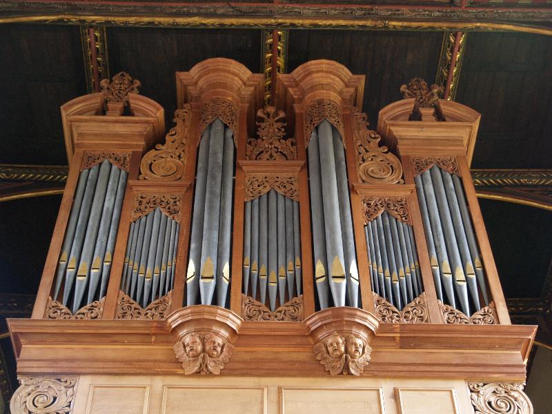 Cambridge, England: Trinity College: chapel organ