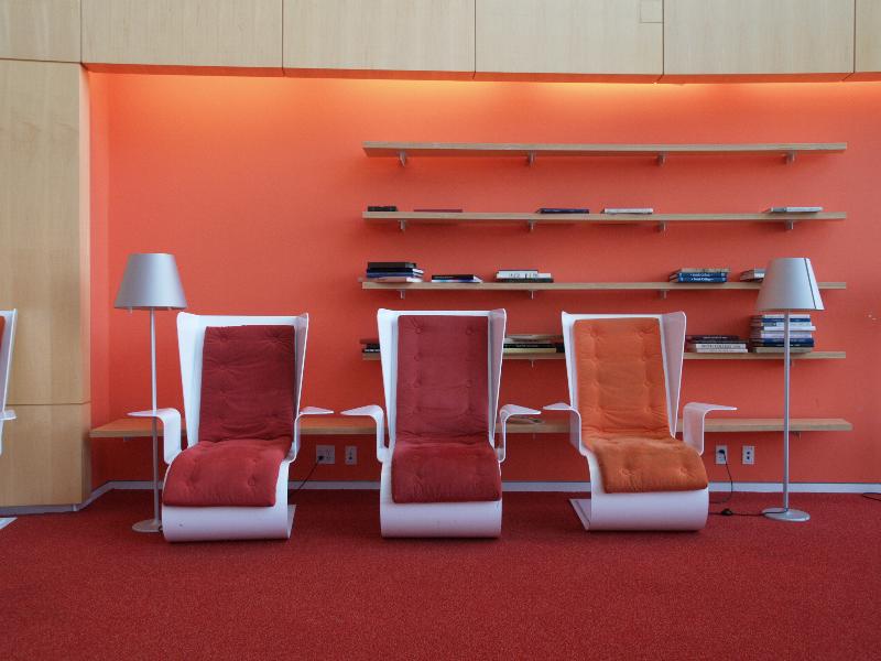 Northampton, Massachusetts (MA): Smith College: Campus Center lounge seating (2003, Weiss/Manfredi Architects)