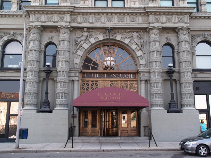 Buffalo, New York (NY): Ellicott Square Building: entrance (1895-1896, Daniel H. Burnham and Co., principal architect Charles Atwood)