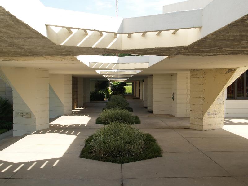 Lakeland, Florida (FL): Florida Southern College: Esplanade, at Administration Building (1945-1948, Frank Lloyd Wright)