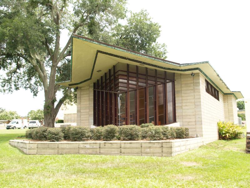 Lakeland, Florida (FL): Florida Southern College: William H. Danforth Chapel (Minor Chapel), exterior view (1954-1955, Frank Lloyd Wright)