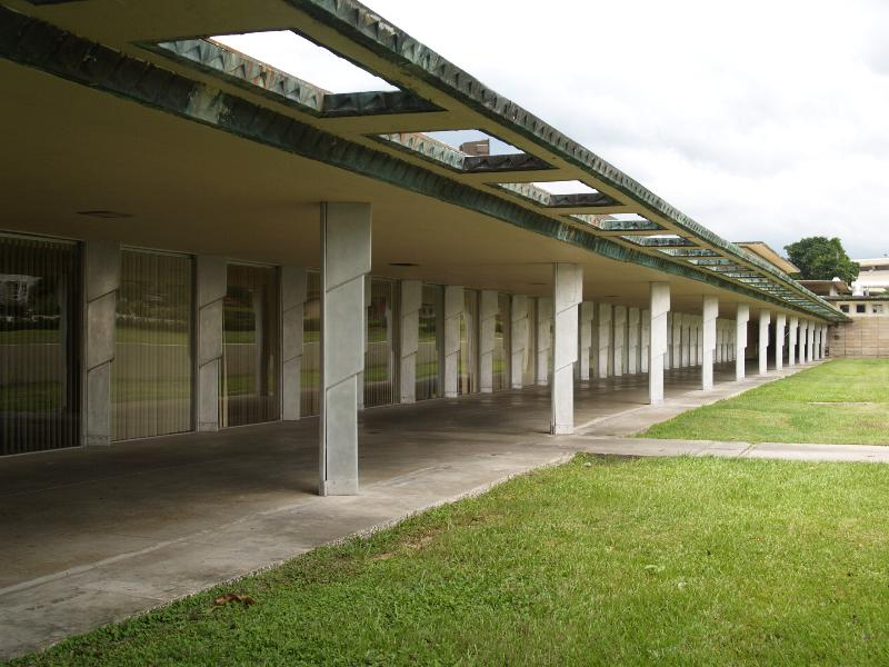 Lakeland, Florida (FL): Florida Southern College: Polk County Science Building, esplanade (with aluminum columns) (1953-1958, Frank Lloyd Wright)