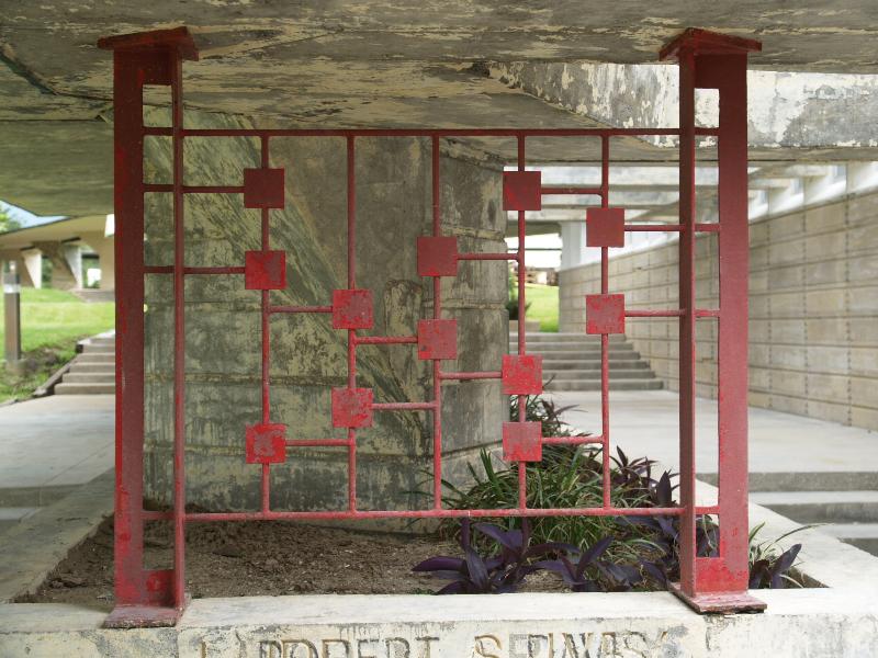 Lakeland, Florida (FL): Florida Southern College: Esplanade ironwork grill (1950s?, Frank Lloyd Wright)