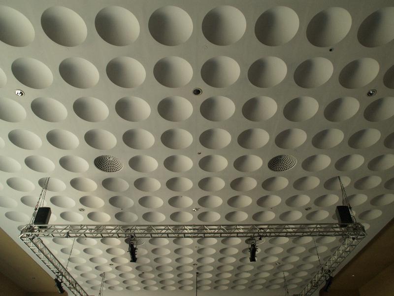 Bexhill-on-Sea, England: De La Warr Pavilion: auditorium ceiling (1935, Erich Mendelsohn and Serge Chermayeff; restored 2005, John McAslan and Partners)