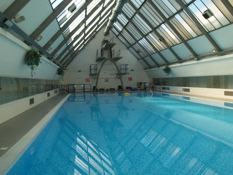 London, England: Pioneer Health Centre (now Frobisher Place; St Mary's Road, Peckham): swimming pool (1934-1935, architect Owen Williams)