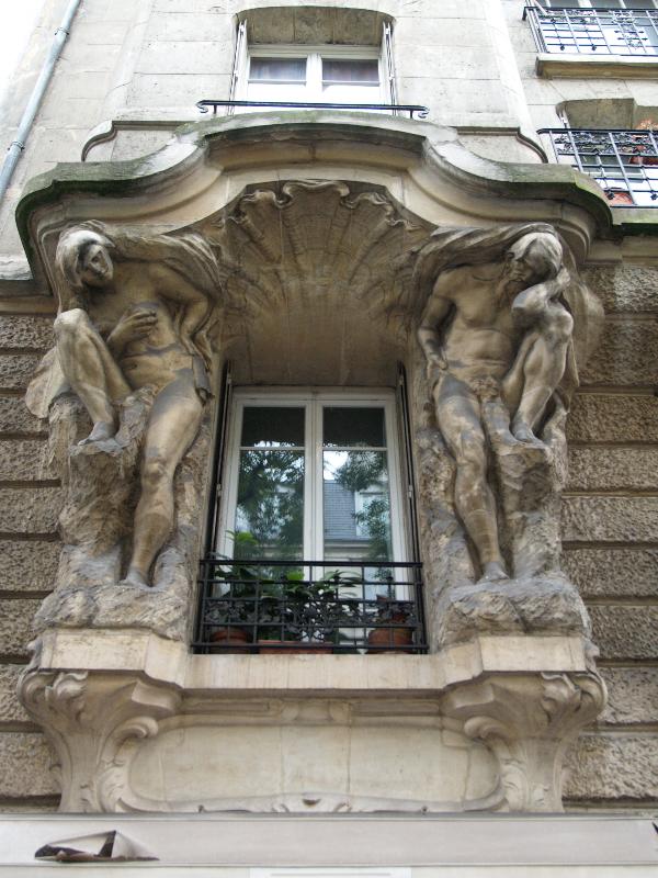 Paris, France: 20 bis Rue d'Alesia: figures surrounding window