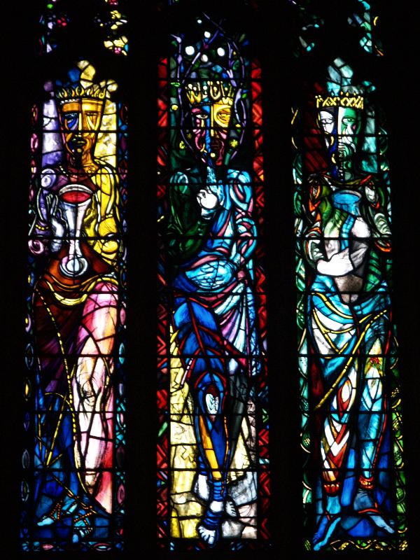Oundle, England: Oundle School Chapel: The True Vine, The Living Bread, The Water of Life (1956, designed by John Piper, made by Patrick Reyntiens)