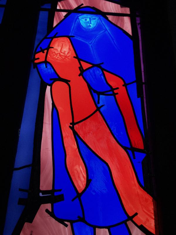 Oundle, England: Oundle School Chapel: Pieta (2004, Mark Angus)