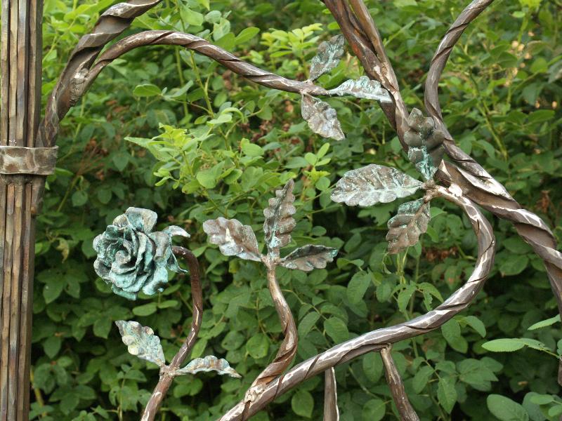 Swarthmore, Pennsylvania (PA): Swarthmore College: Dean Bond Rose Garden, gate detail (1996)