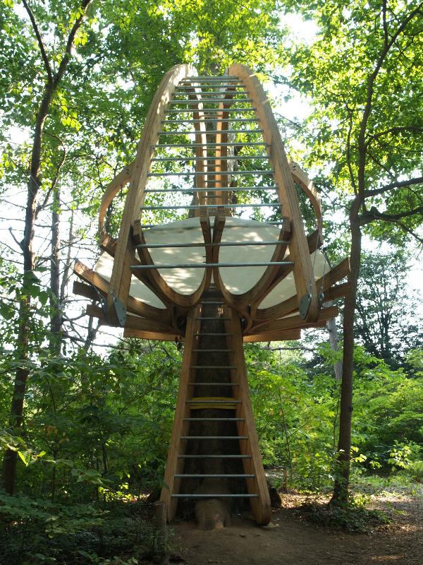 Media, Pennsylvania (PA): Tyler Aboretum: 'Outlook' (2008, designer PDK Architects, builder Hessert Construction) (part of 'Totally Terrific Treehouses')