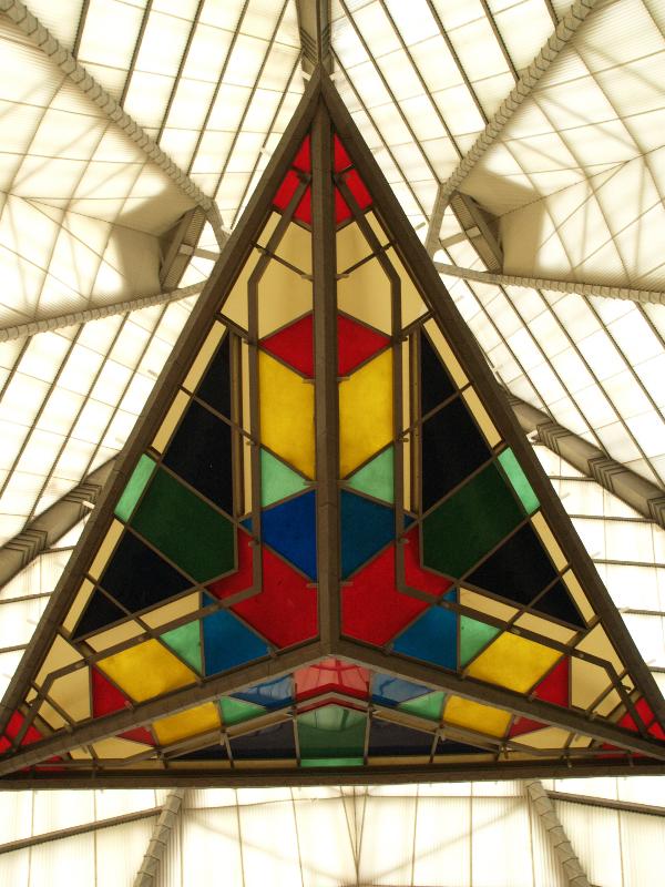 Elkins Park, Pennsylvania (PA): Beth Sholom Synagogue: main chamber, chandelier (1954-1959, Frank Lloyd Wright and Mortimer J. Cohen)