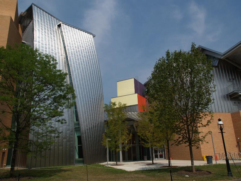 Princeton, New Jersey (NJ): Princeton University: Lewis Science Library, view from south-east (2008, Frank Gehry)