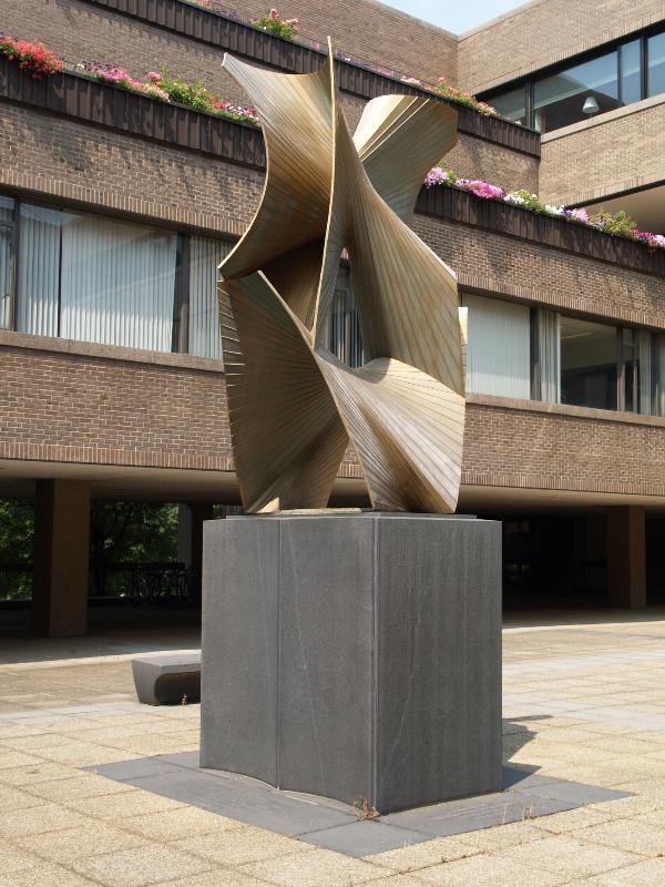 Princeton, New Jersey (NJ): Princeton University: 'Construction in the Third and Fourth Dimensions' (executed 1962, installed 1972, sculptor Antoine Pevsner)