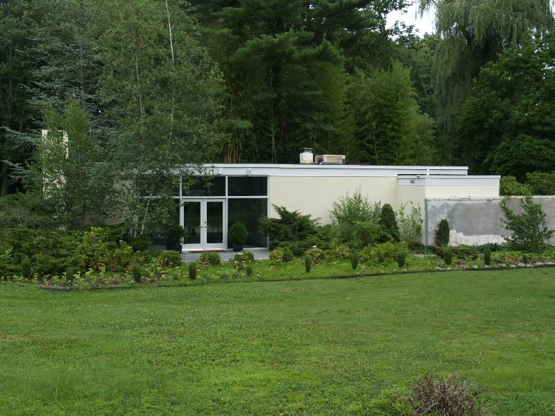New Canaan, Connecticut (CT): Oenoke Ridge: Alice Ball House (1953, Philip Johnson)