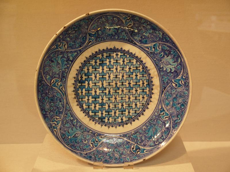 New York City, NY: Metropolitan Museum of Art: dish (Turkey, 16th century)