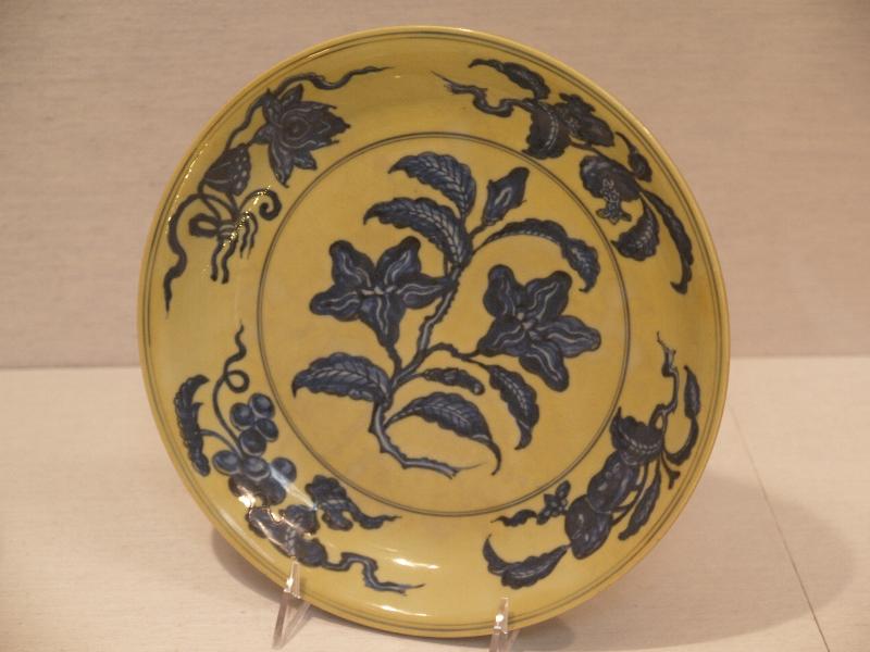 New York City, NY: Metropolitan Museum of Art: dish (Ming dynasty, Hongzhi mark and period, 1488-1505)