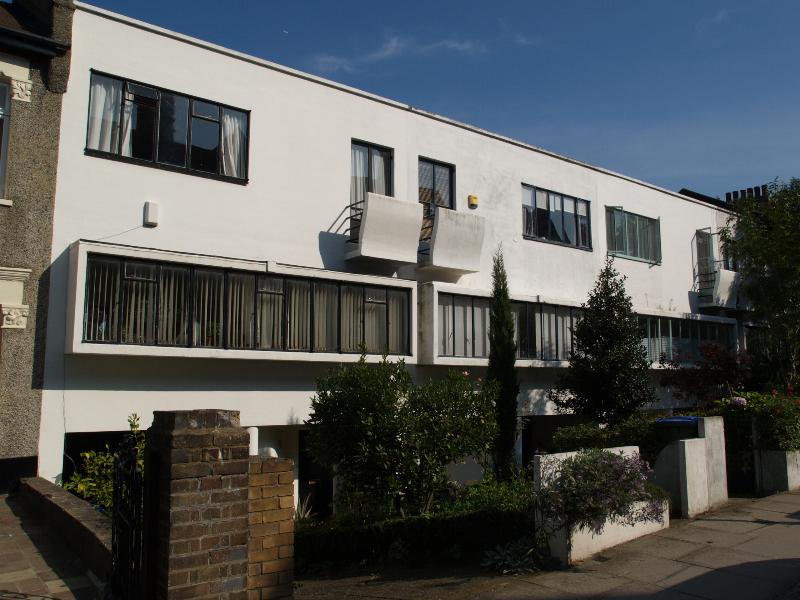 London, England: 85-89 Genesta Road (Plumstead): view (1933-1934, Berthold Lubetkin)