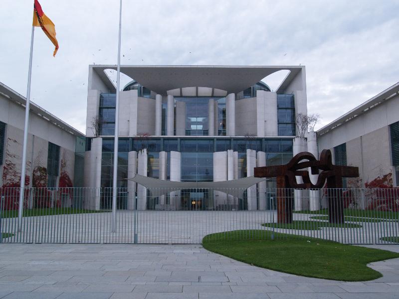 Berlin, Germany: Bundeskanzleramt (Federal Chancellery): view (2001, architects Axel Schultes and Charlotte Frank)