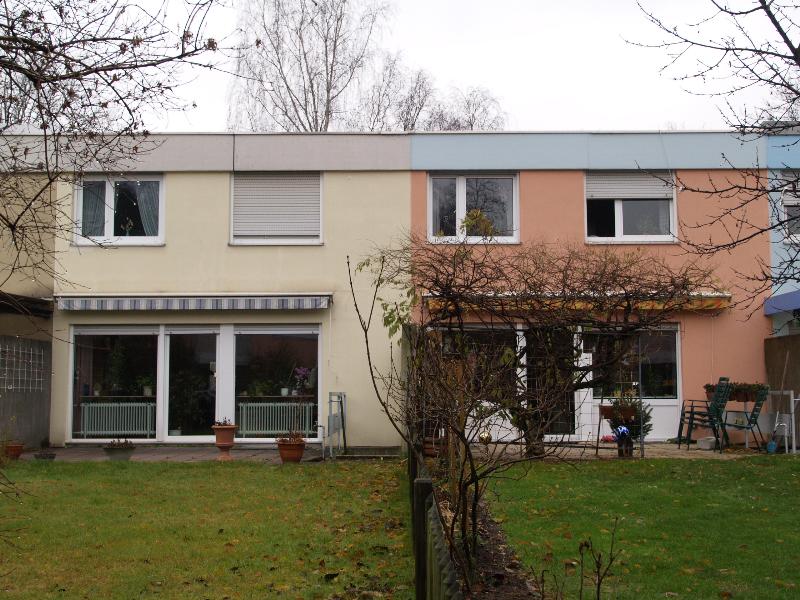 Karlsruhe (Oberreut), Germany: Albert-Braun-Strasse 12 d-e: view from rear (1927-1929, Walter Gropius)