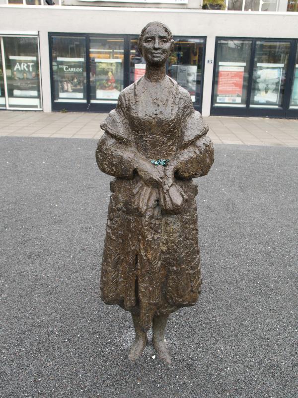 Nijmegen, Netherlands: Nassausingel: 'Dame met stola' (1966, sculptor Pieter d'Hont)