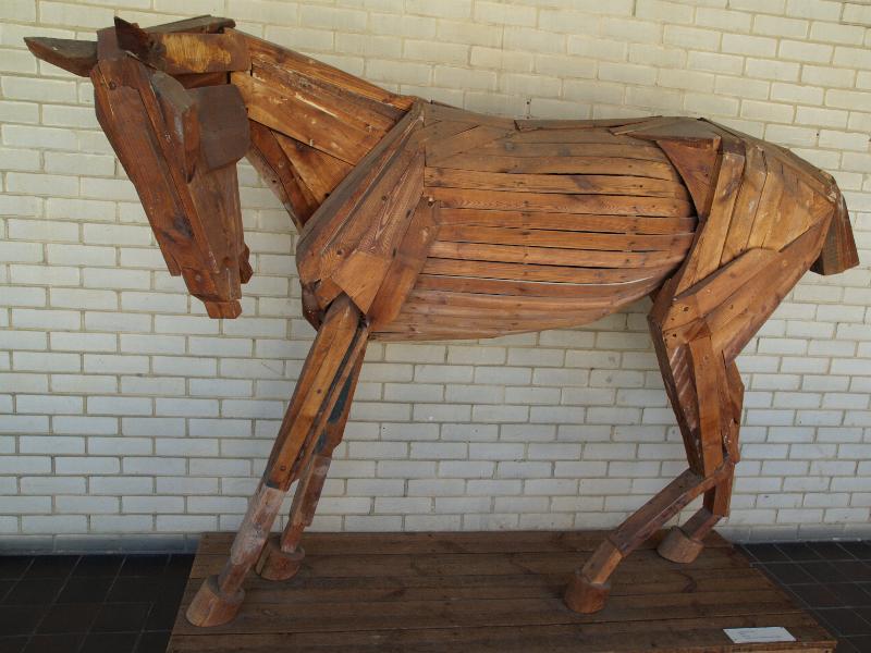 Cambridge, England: Murray Edwards College (was New Hall): Dobbin (1980, sculptor Tessa Pullan)