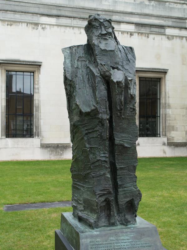 Cambridge, England: Fitzwilliam Museum: Confucious (2006, sculptor Wu Wei-shan)