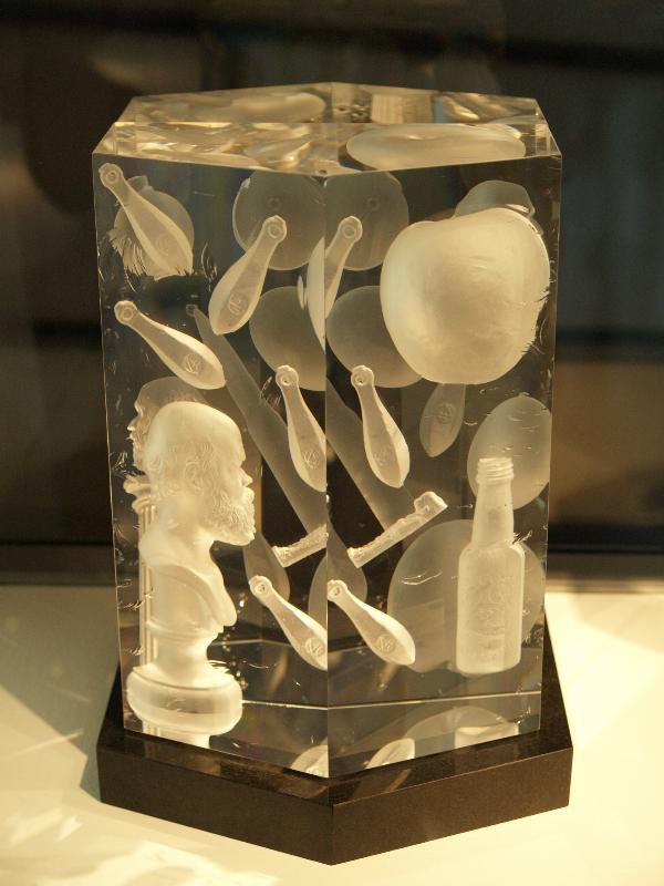 Corning, New York (NY): Corning Museum of Glass: Familius Domus #791006 (1997, artist Steven I. Weinberg)