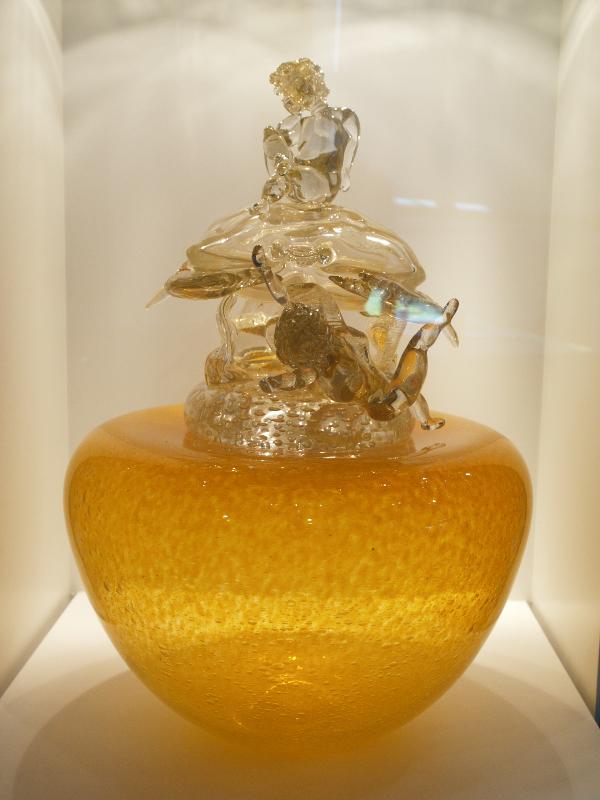 Corning, New York (NY): Corning Museum of Glass: Putti Lounging on Crab Resting on Orange Madder Vessel (1999, artist Dale Chihuly with assitance of Pino Signoretto)