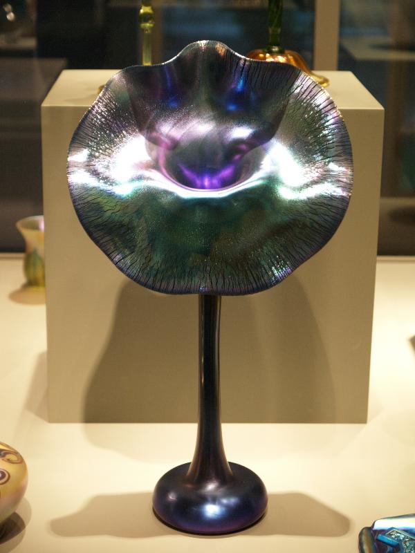 Corning, New York (NY): Corning Museum of Glass: Jack-in-the-Pulpit Favrile Vase (about 1912, artist Tiffany Studios)